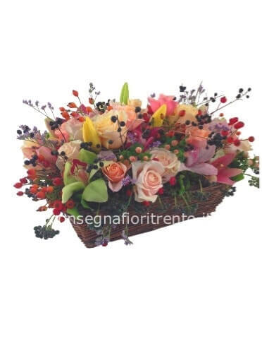 Cesto di fiori assortiti