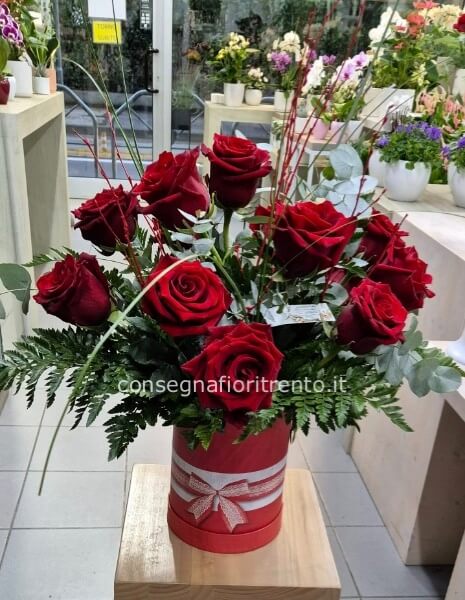 box romantico con 12 rose rosse 
