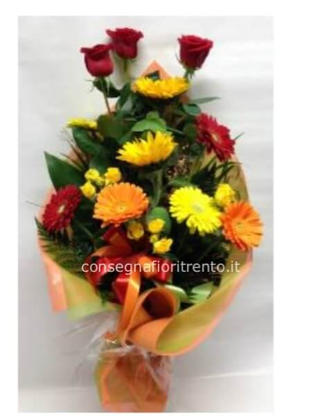 mazzo di fiori alto .con 3 rose rosse e misto