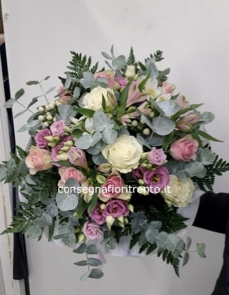 bouquet grande .misto con colori chiari . VOLEVAMO INFORMARVI CHE LA DIMENSIONE RAFFIGURATA NELLA FOTO PRODOTTO SI RIFERISCE SEMPRE ALLA PIU GRANDE